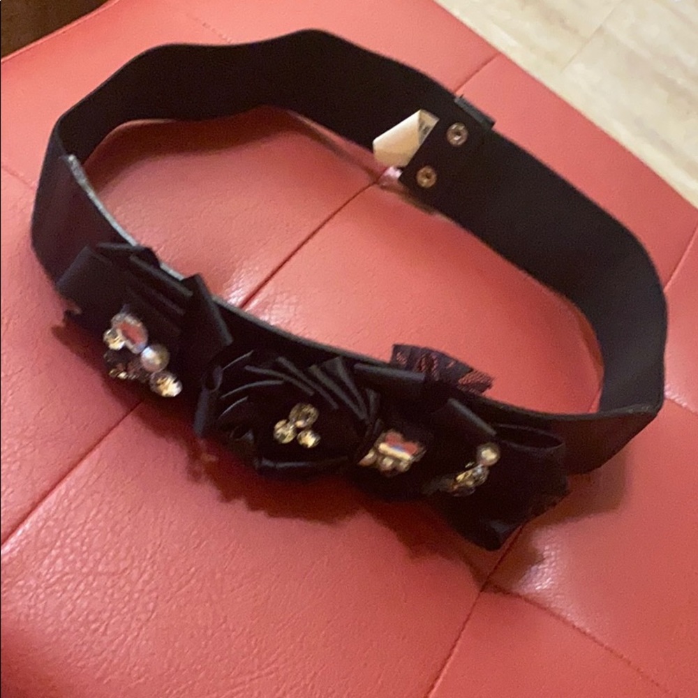 New York & Company Flower Waist Belt 🖤